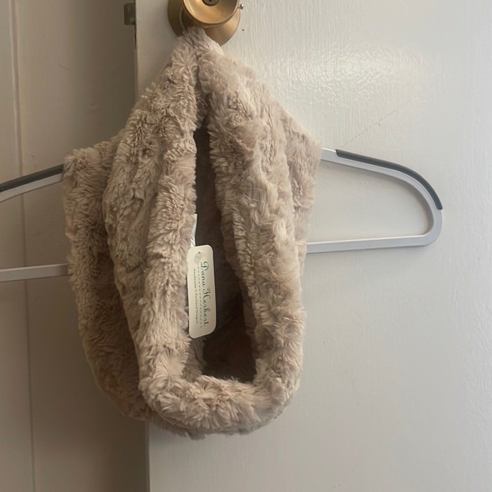 NEW WITH TAGS FAUX FUR SNOOD DANA HERBERT